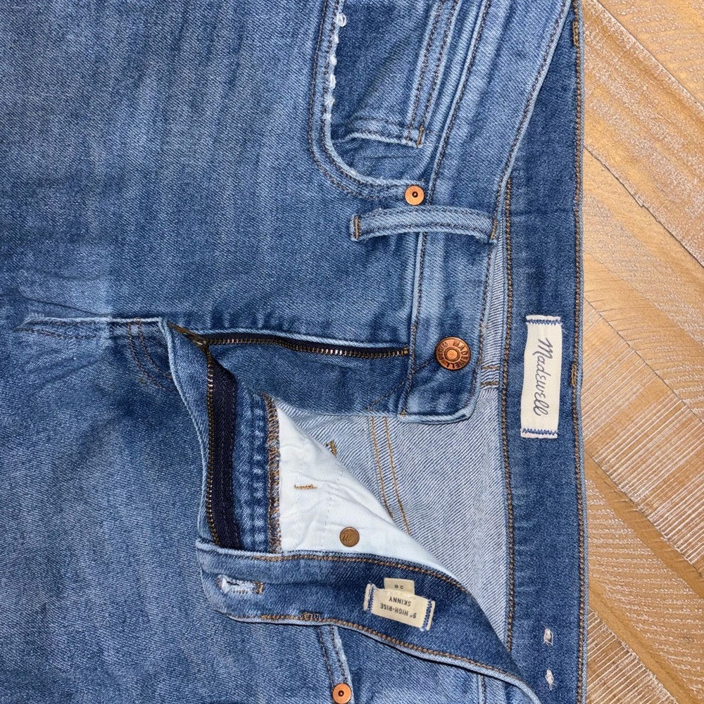 Madewell Blue Skinny Jeans with Medium Wash and Tapered Leg - Picture 4 of 5